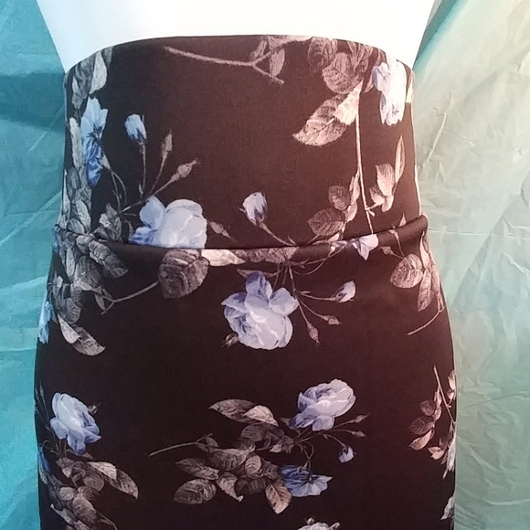 Alfani Plus Size Lively Rose Printed Scuba Skirt - Picture 2 of 8